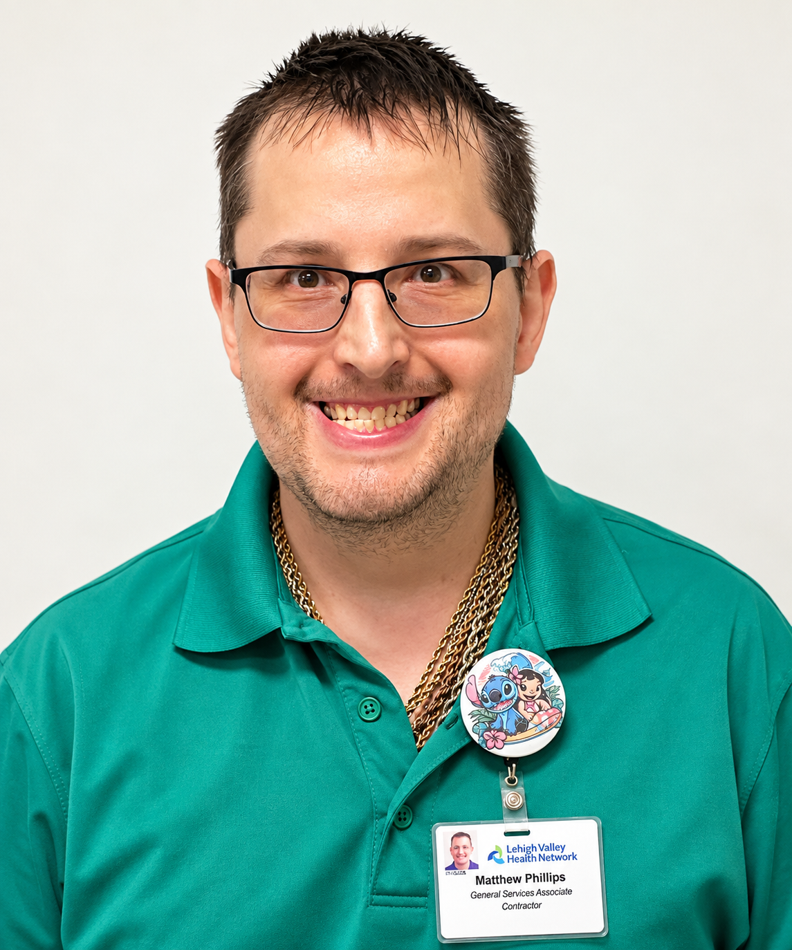 Crothall Healthcare associate Matthew Phillips receives the Regional GEM of the Year award.